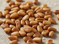 Pine nuts (toasted, for sprinkling)