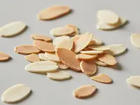 Płatki migdałów (opcjonalne, do posypania)