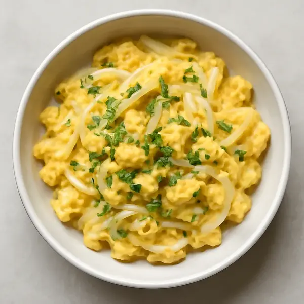 Scrambled eggs with onion and chives