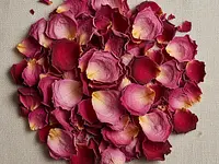 Dried edible rose petals