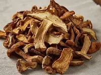 Dried mushrooms (boletes or porcini)