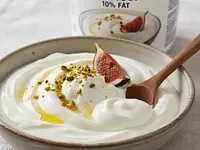 Thick natural yogurt (Greek type)