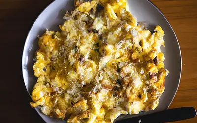 Scrambled eggs with cheese