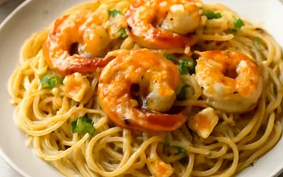 Spaghetti with shrimp and garlic