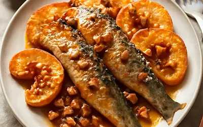 Herring in honey-mustard glaze with caramelized apples and nuts