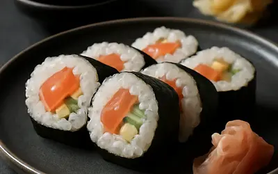 Sushi maki z łososiem