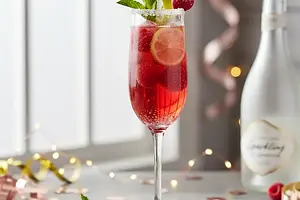 Bezalkoholowy Koktajl Malinowy 'Sylwestrowa Iskra'